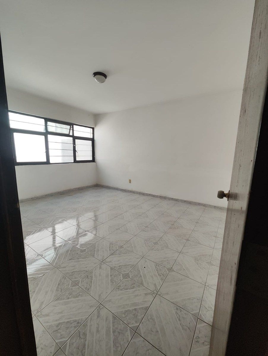 House with Commercial Use in Lomas de Querétaro, Querétaro, photo 8 of 19