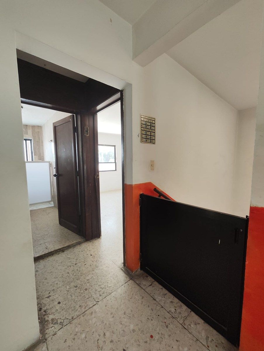 House with Commercial Use in Lomas de Querétaro, Querétaro, photo 12 of 19