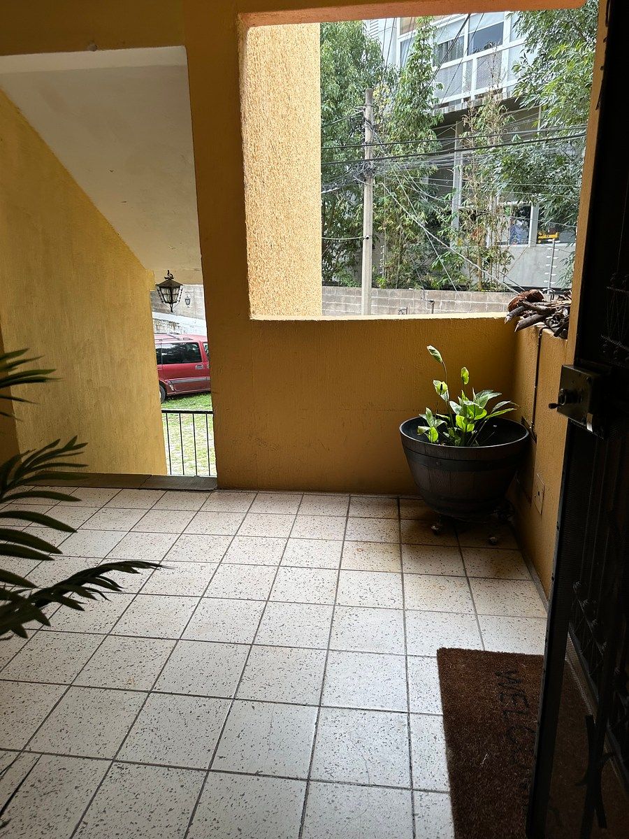 Pasillo para acceso al departamento, foto 5 de 18