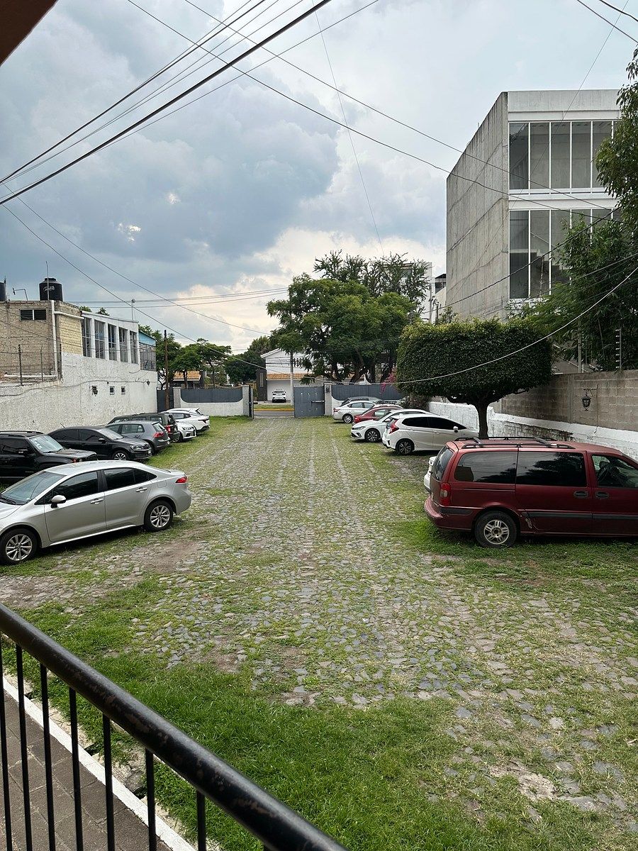 Portón de acceso al estacionamiento de los departamentos, foto 17 de 18