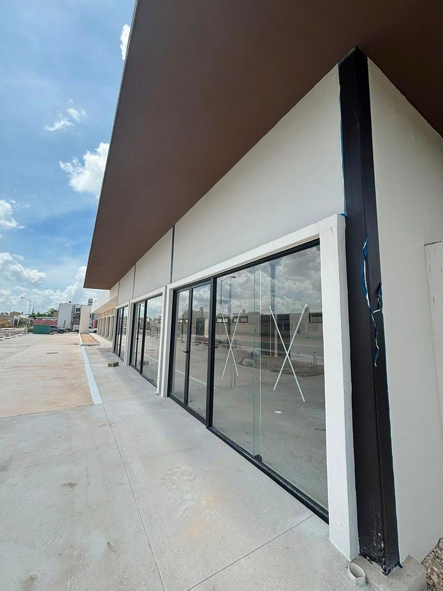 6 LOCALES DE 4.8X7(33.6 M2)CONTIGUOS EN AVENIDA DE CIUDAD CAUCEL.JUNTOS O SEPRA2, foto 1 de 11