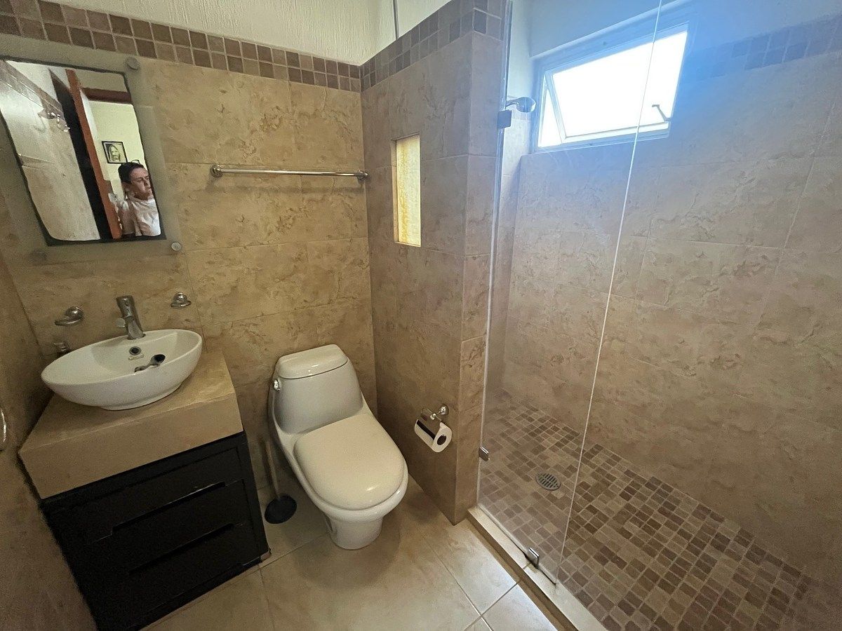 baño completo planta alta recámara principal, foto 13 de 28