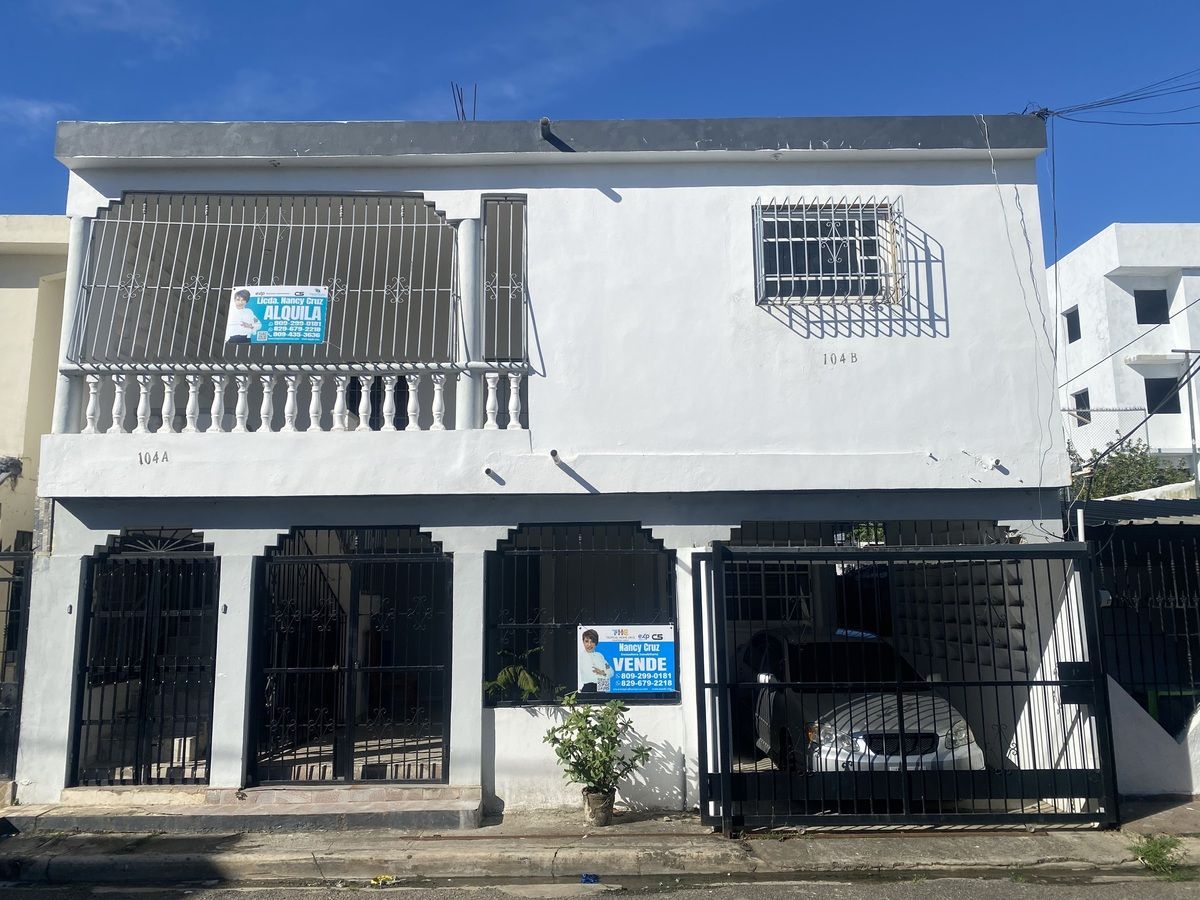 Casa en venta en la Charles de Gaulle esquina Mella, foto 1 de 11