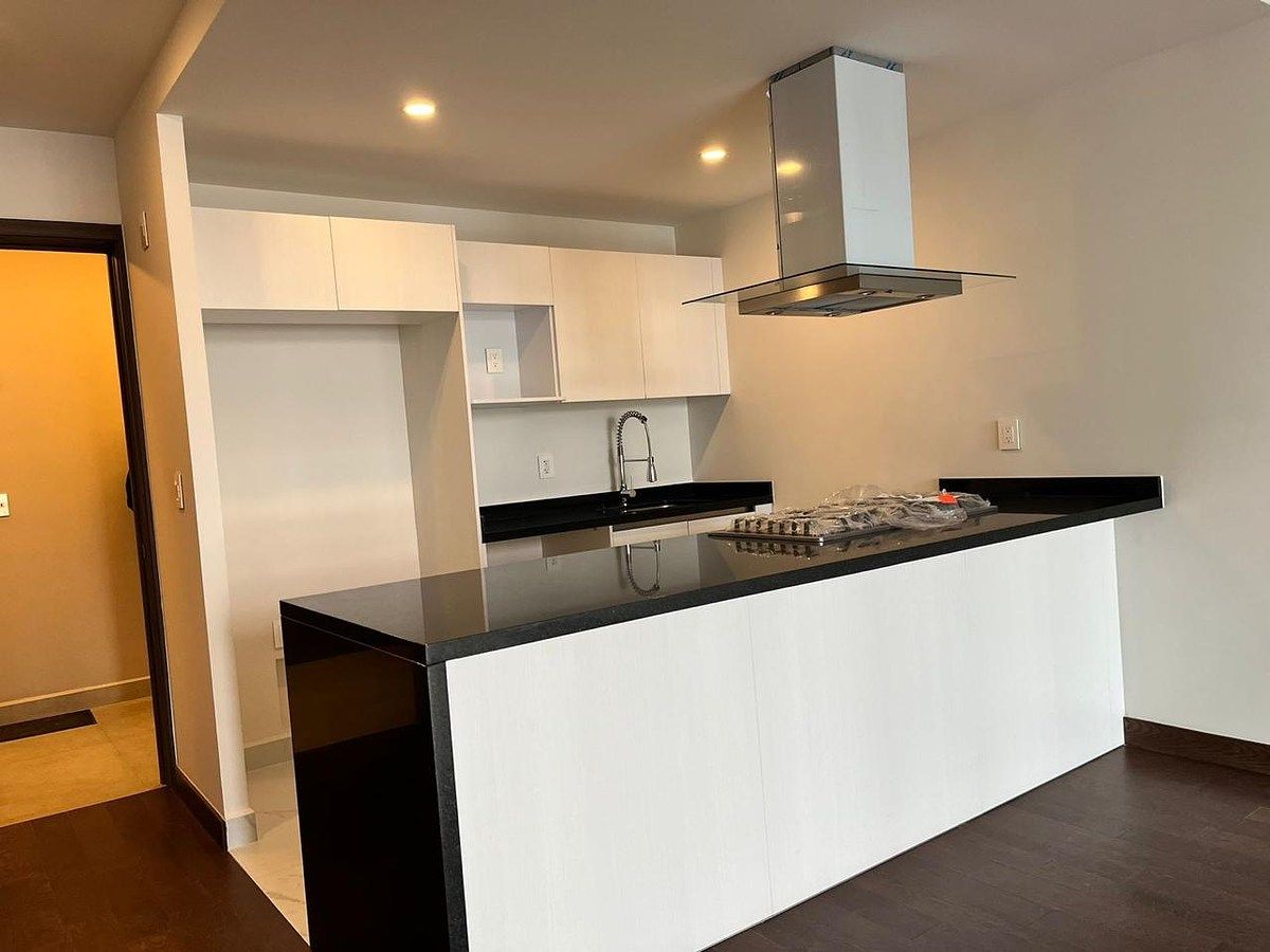 Sale of apartment in Mistral, photo 1 of 6