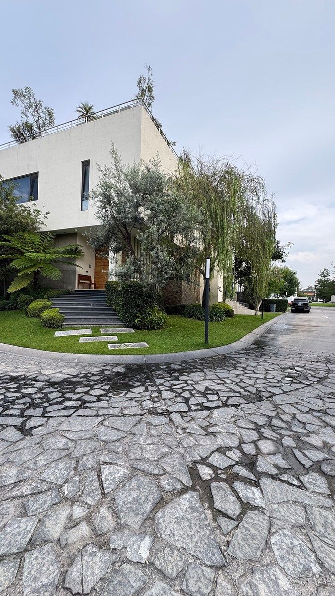 LUXURY RESIDENCE IN PUERTA LAS LOMAS, photo 1 of 36