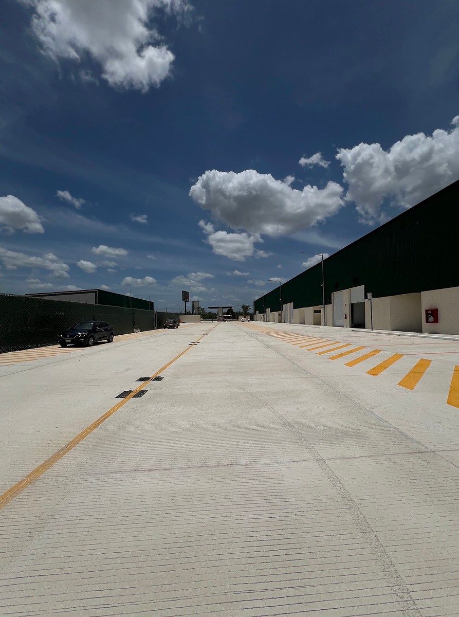 RENTA DE BODEGA CERCA CEDIS WALMART EN MÉRIDA DE 423.20 MTS, foto 1 de 19