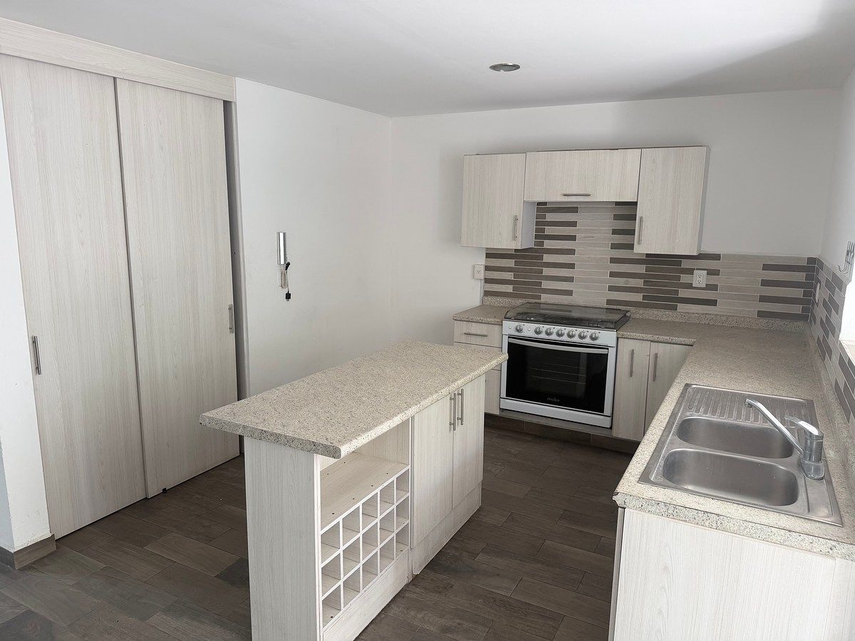 VENTA / RENTA CASA MILENIO RECÁMARA EN PB, foto 1 de 31