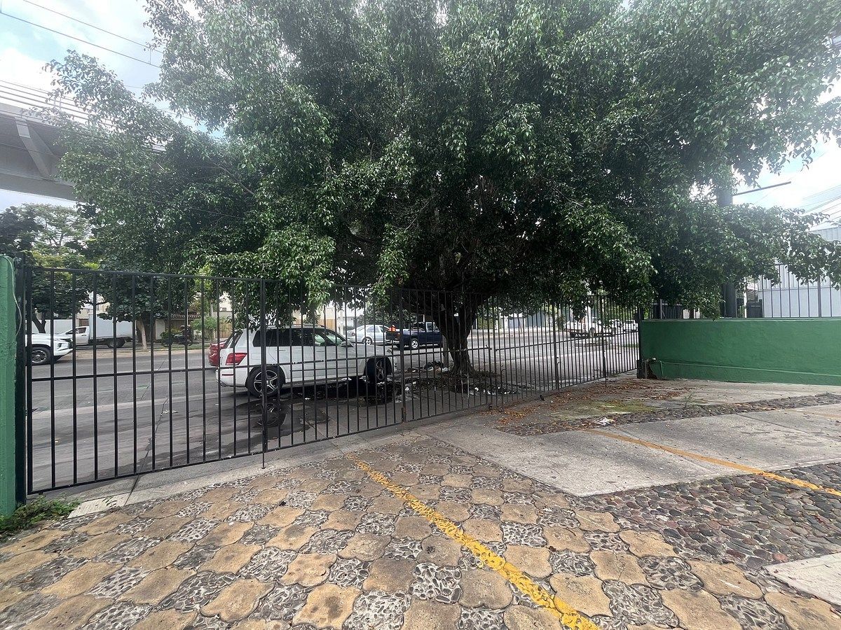 Edificio en Jardines del Country, Guadalajara, foto 2 de 47