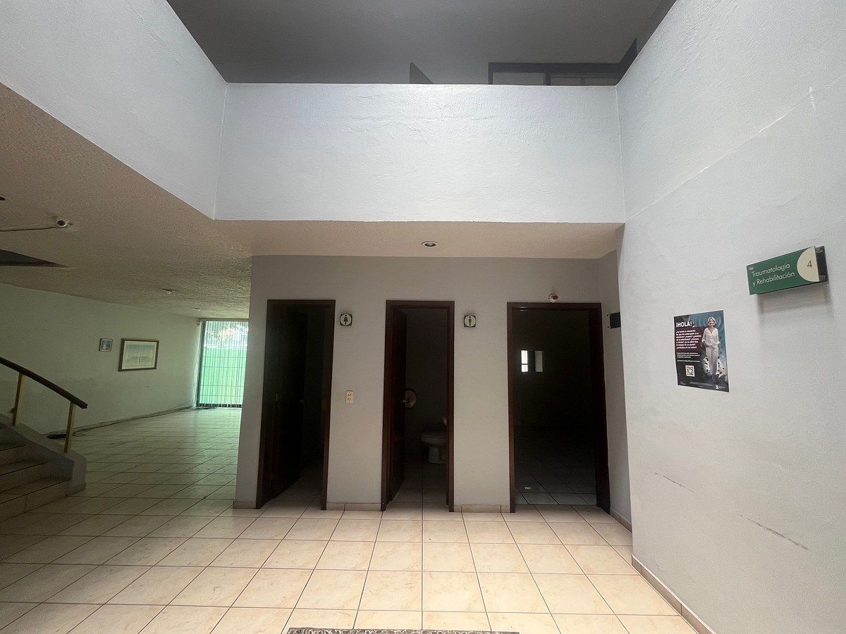 Edificio en Jardines del Country, Guadalajara, foto 15 de 47