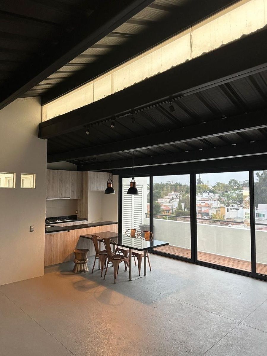 APARTMENT FOR RENT, 2 BLOCKS FROM COLOMOS, photo 1 of 9