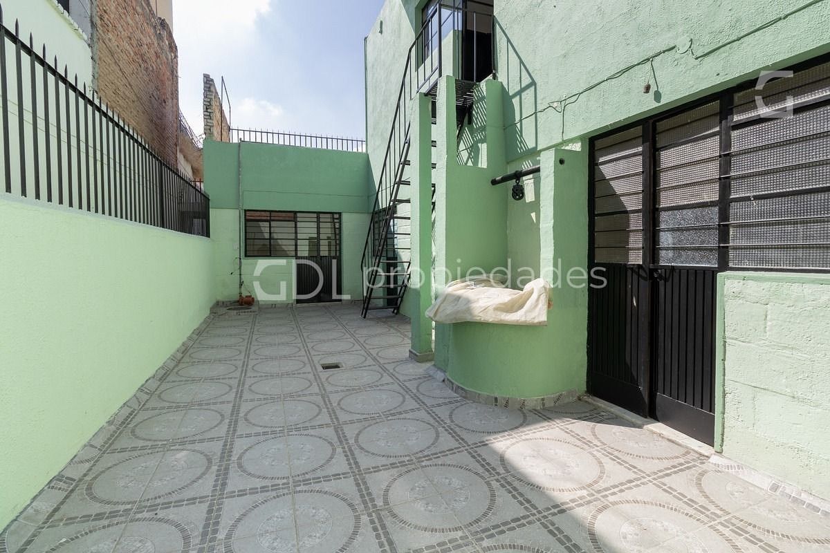 CASA SAN JUAN BOSCO EM ÁREA COMERCIAL, foto 1 de 22