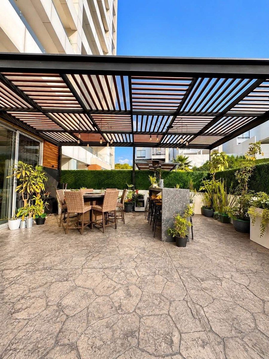 Sale Garden House Bosque Real, photo 1 of 12