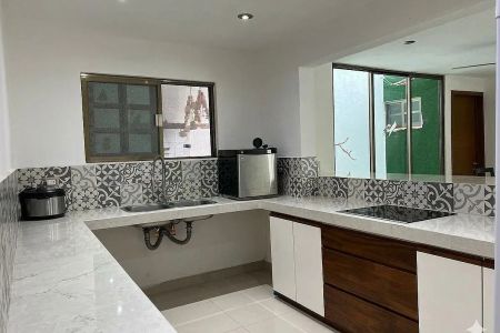 VENDA DE CASA COMERCIAL NA AVENIDA PRINCIPAL EM MÉRIDA