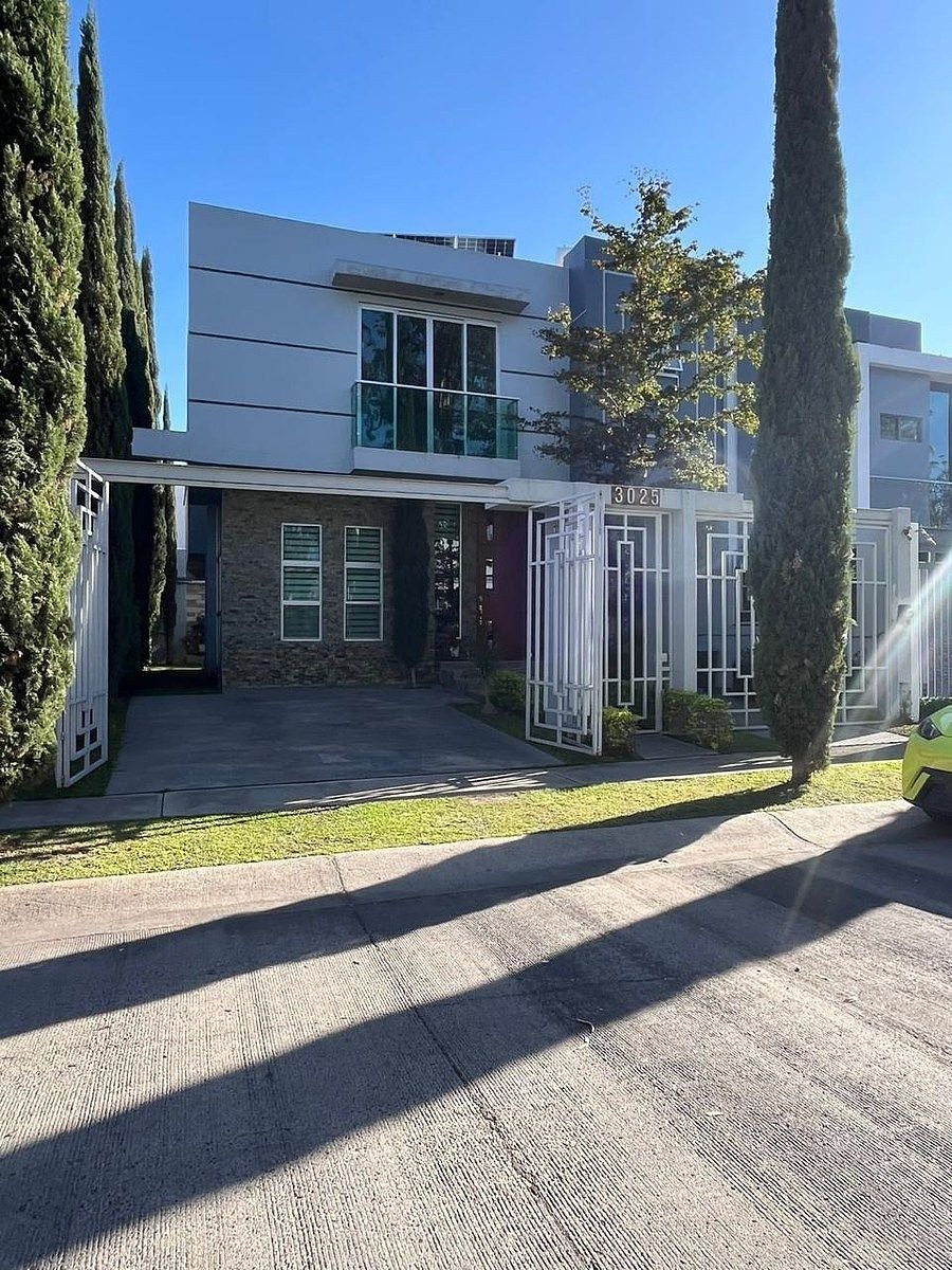 Casa en venta cerca de REAL CENTER, JARDIN REAL, Zapopan, foto 1 de 16