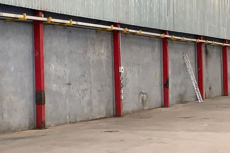 Armazém para Aluguel Los Lermas
