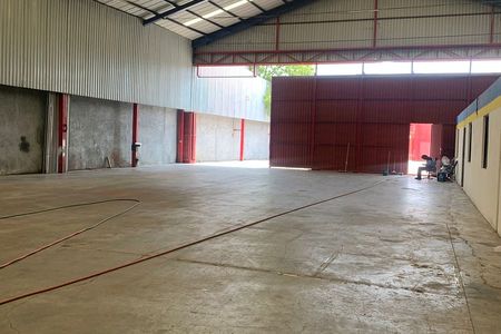Armazém para Aluguel Los Lermas