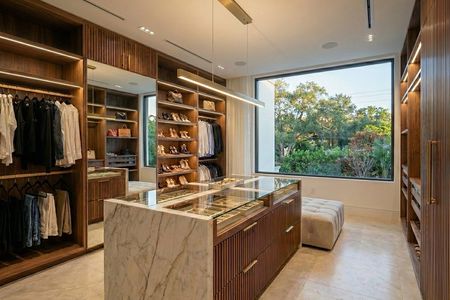 House for Sale in VIRREYES Beautiful Kitchen and Spacious Closets