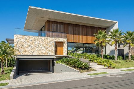 House for Sale in PUERTA DEL BOSQUE Beautiful Kitchen and Spacious Closets