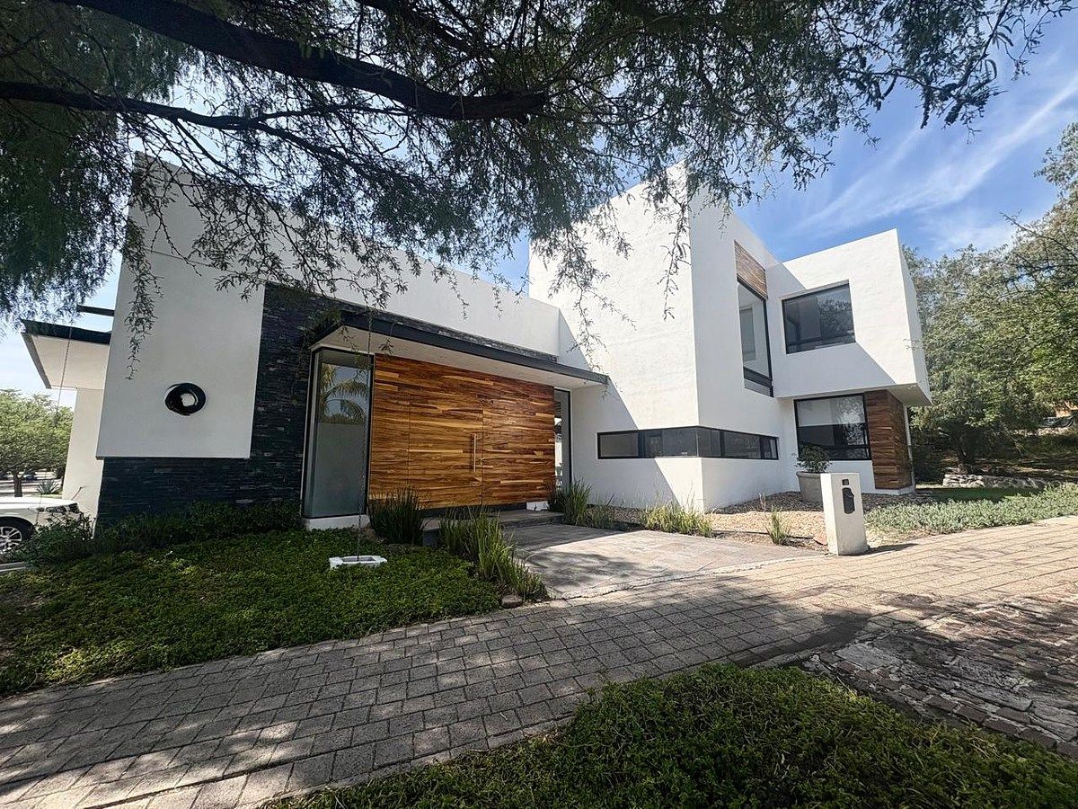 VENTA DE CASA EN ESQUINA EN BALVANERA COLINDANCIA A CAMPO DE GOLF . 5, foto 1 de 39