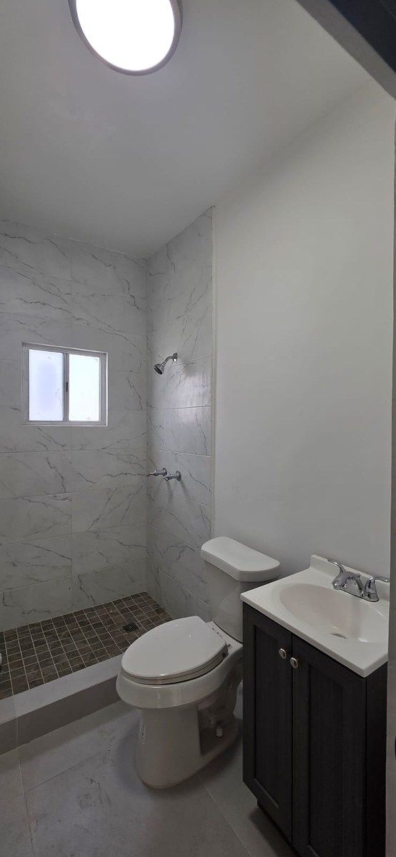 baño completo planta alta, foto 11 de 15