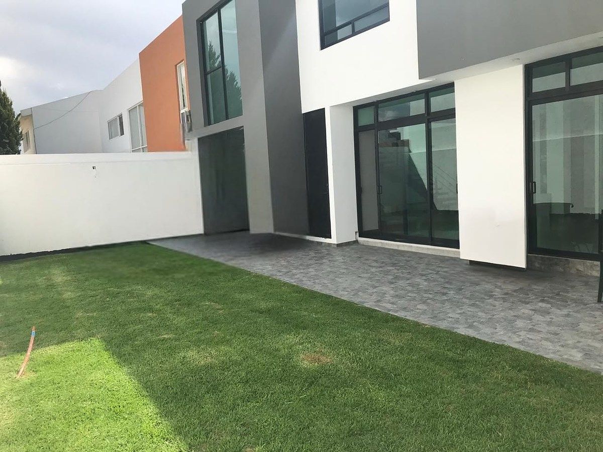 RENT HOUSE IN CONDOMINIUM MISION DE CONCA QUERETARO, photo 1 of 15