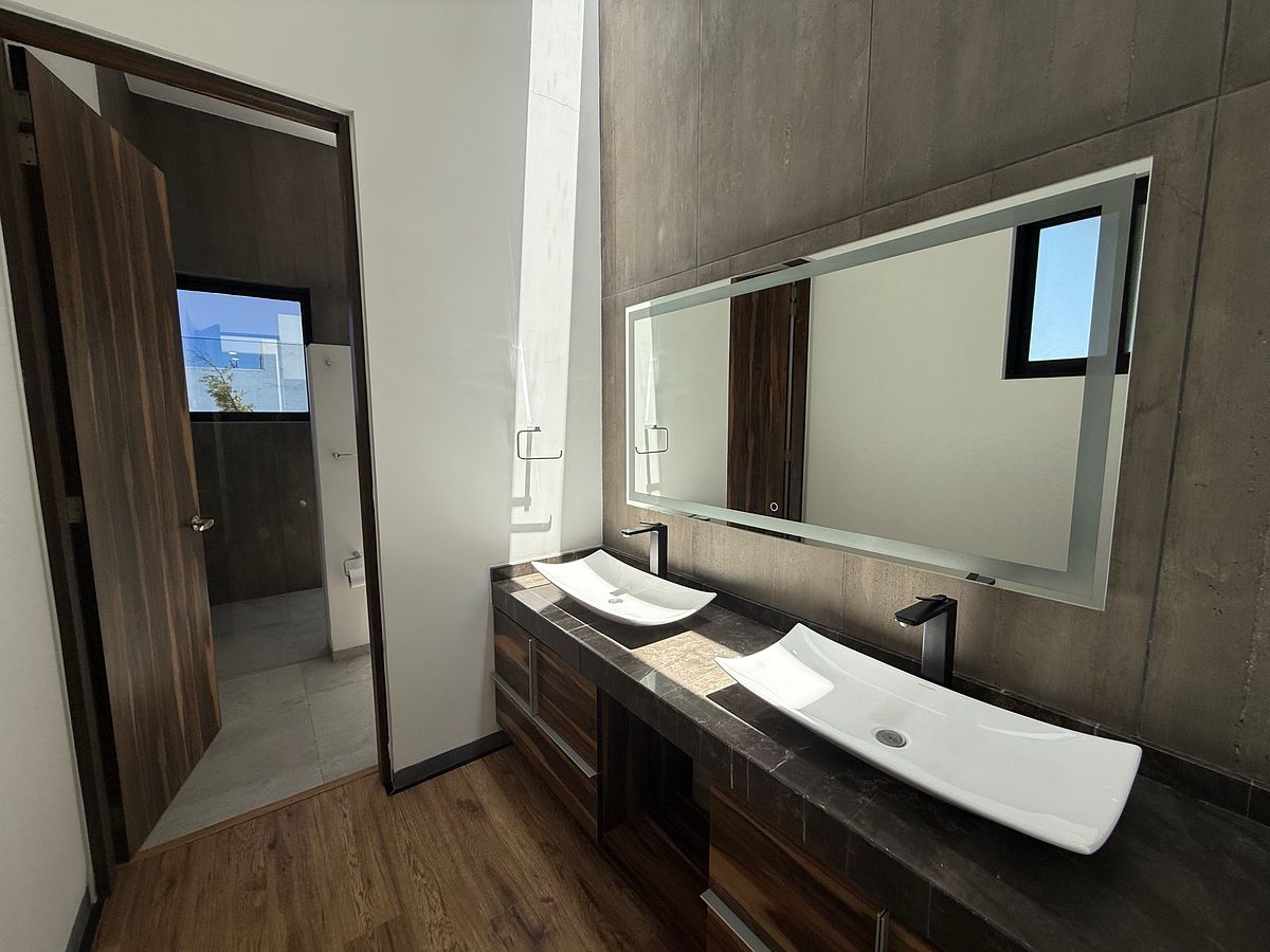 Baño recámara principal, photo 16 of 27