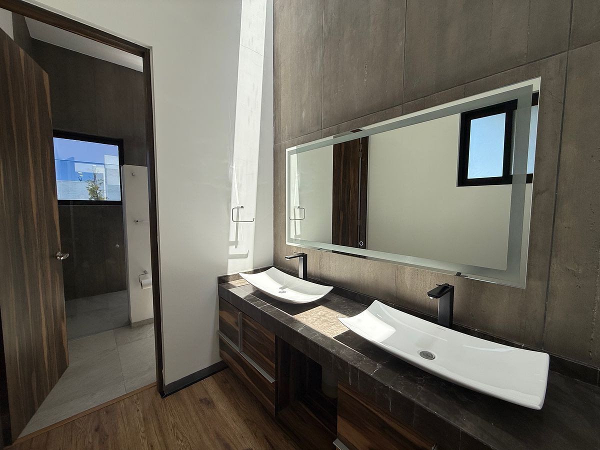 Baño recámara principal, photo 17 of 27
