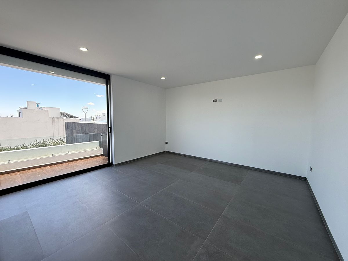 Family room, photo 23 of 27