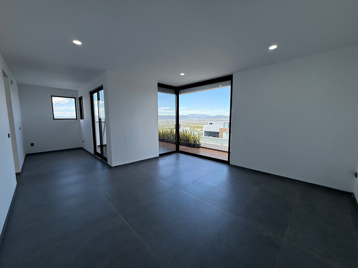 Family room, photo 24 of 27