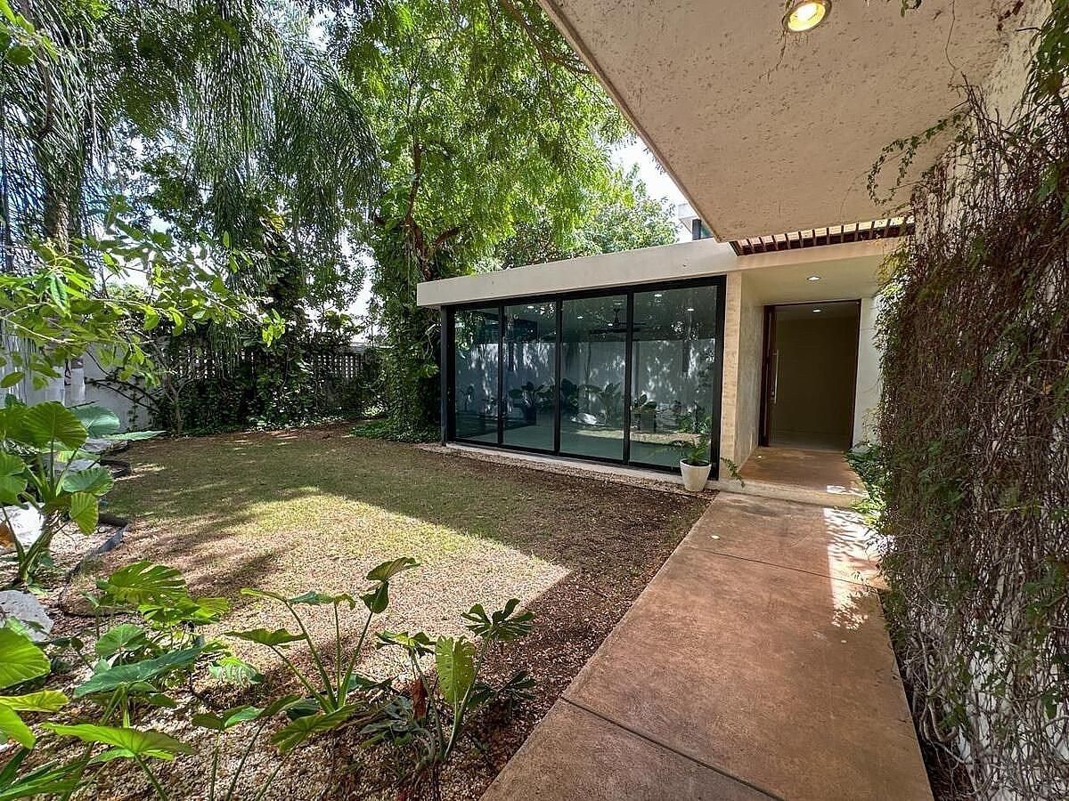 Amplia y moderna casa en venta dentro de la ciudad