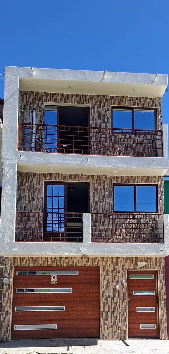 Casa en venta de 3 niveles en la Col. Santa Martha, foto 1 de 22
