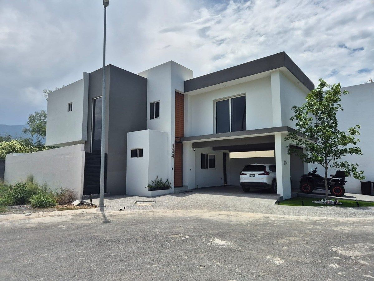 CASA EN VENTA EN AMORADA 4ta Etapa, foto 1 de 15