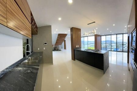 HOUSE FOR SALE WITH SPECTACULAR VIEWS AND POOL