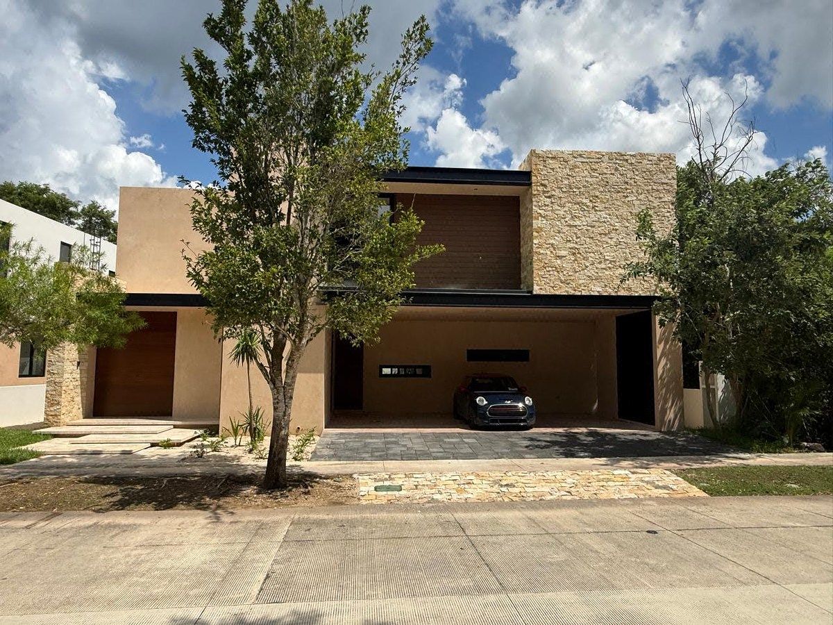Preciosa Casa de Lujo de 4 Recámaras en Yucatán Country Club, Entrega Inmediata, foto 1 de 24