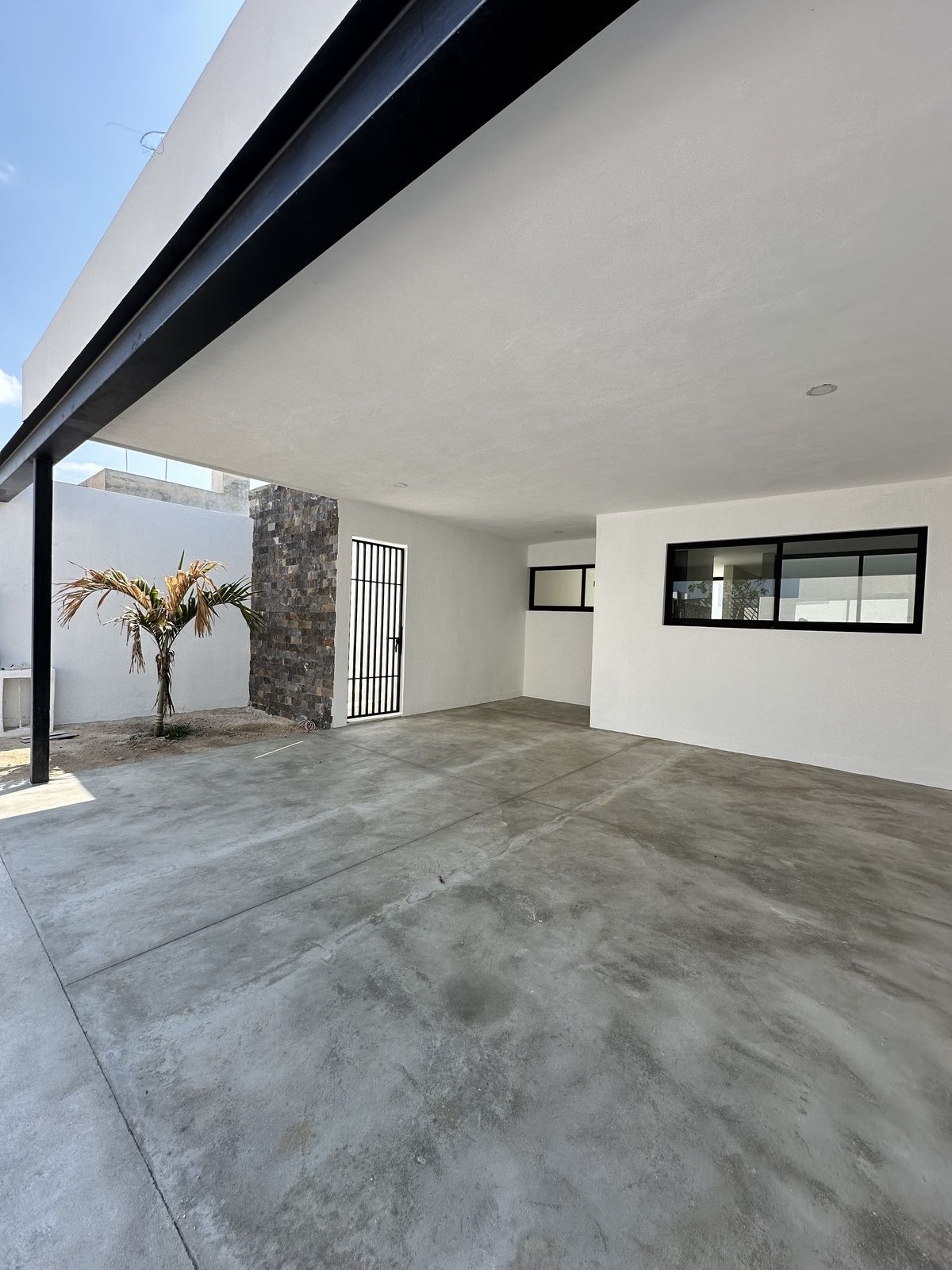 Casa com piscina e três quartos à venda, foto 1 de 17