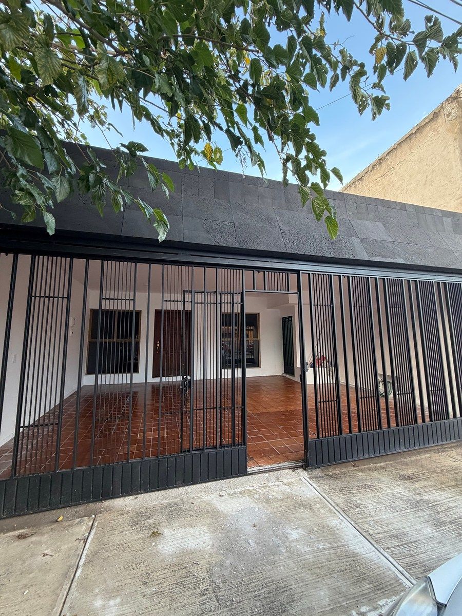 VENTA DE CASA DE UN PISO EN COLINAS DEL RIO, foto 1 de 24
