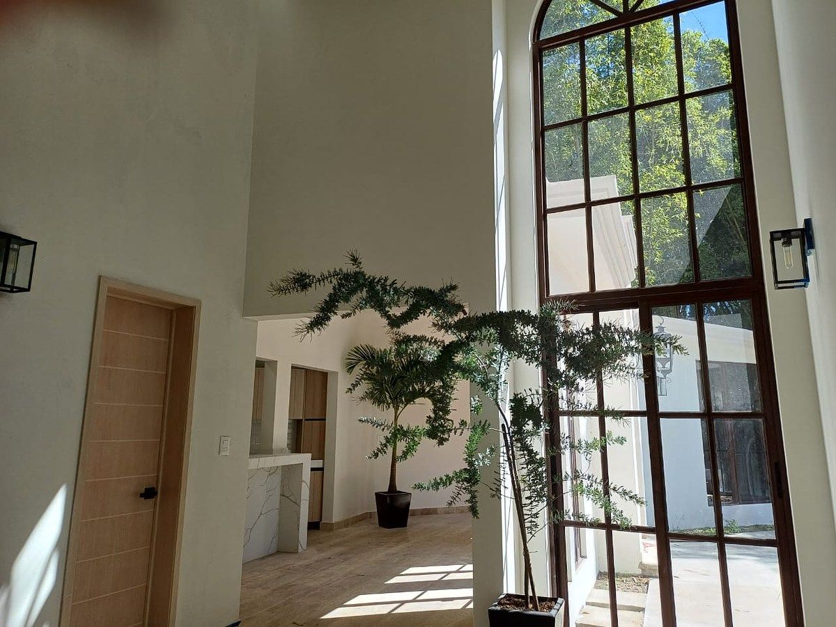 PQC_Magnífica casa de una planta en exclusiva privada Las Quintas, foto 1 de 9