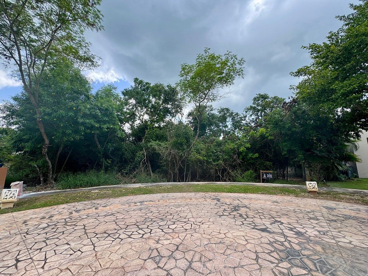 Terreno amplo à venda no Yucatán Country Club, Privada Kutz, foto 1 de 11