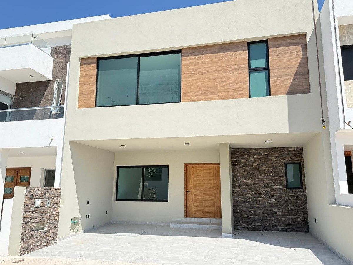 House in Gated Community in Milenio III, Querétaro, photo 2 of 21