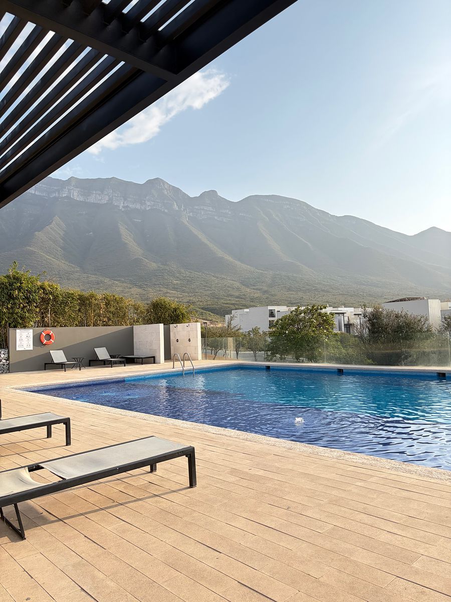 Título  Casa amueblada en renta en Península Park Living Cumbres, foto 1 de 29