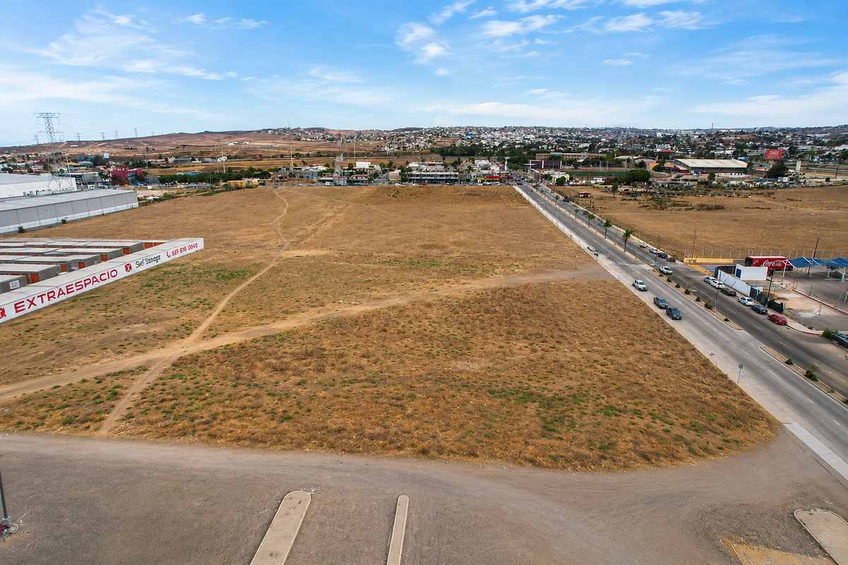 TERRENO EN ESQUINA DE 1 HECTÁREA EN VENTA, PABELLÓN ROSARITO