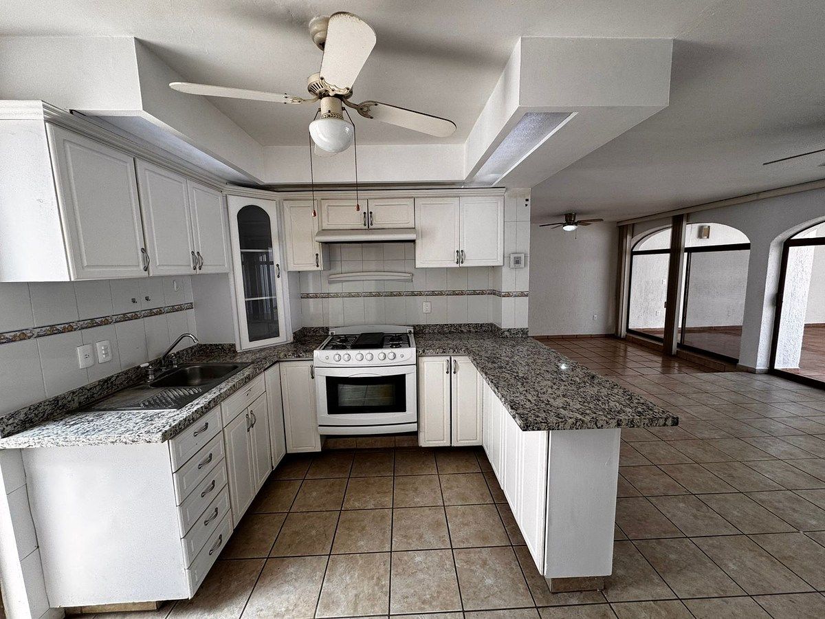 Casa en Parque de La Castellana, Zapopan, foto 5 de 27