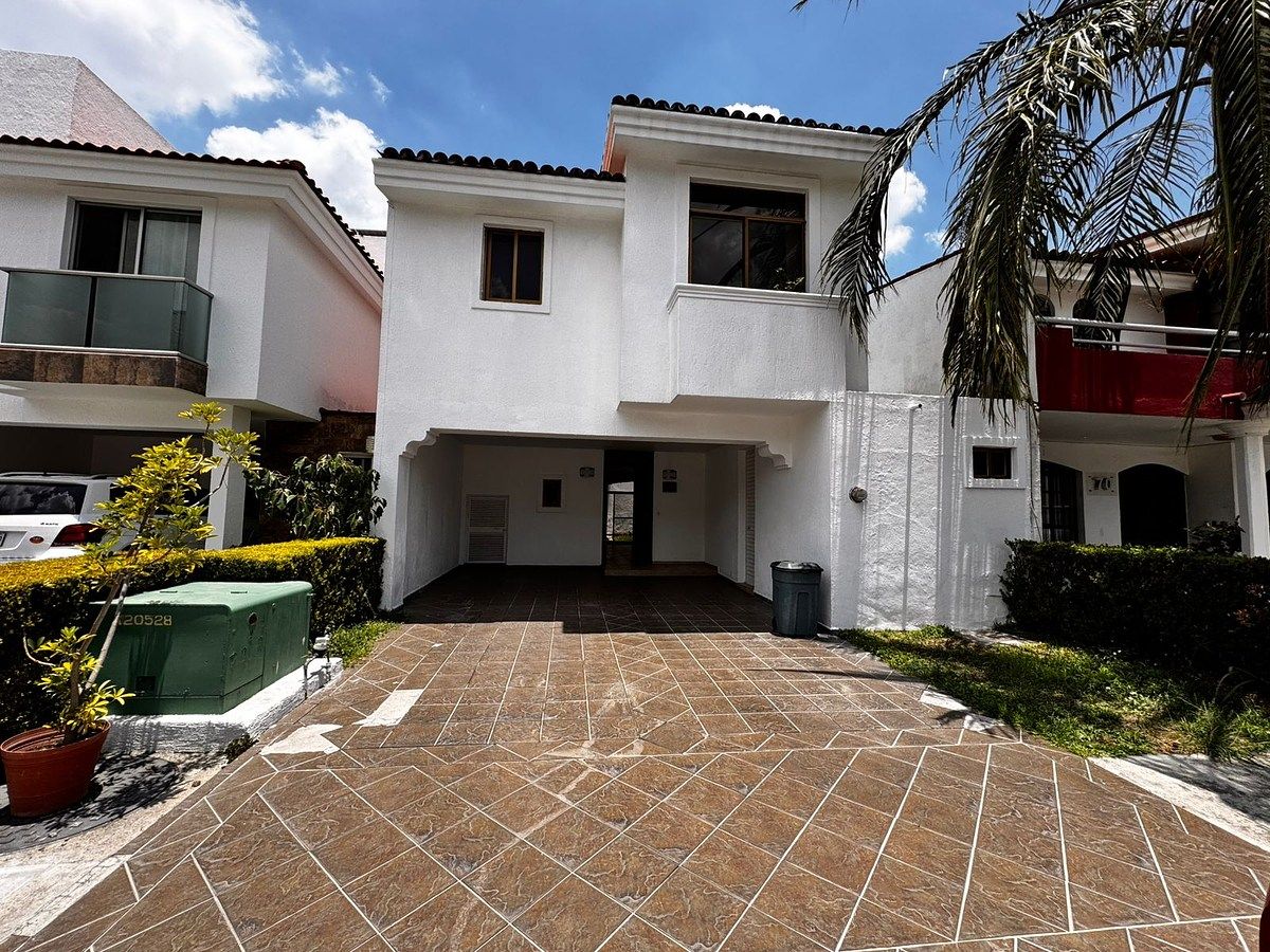 Casa en Renta por Av. Naciones Unidas, Coto Mallorca, Zapopan., foto 1 de 27