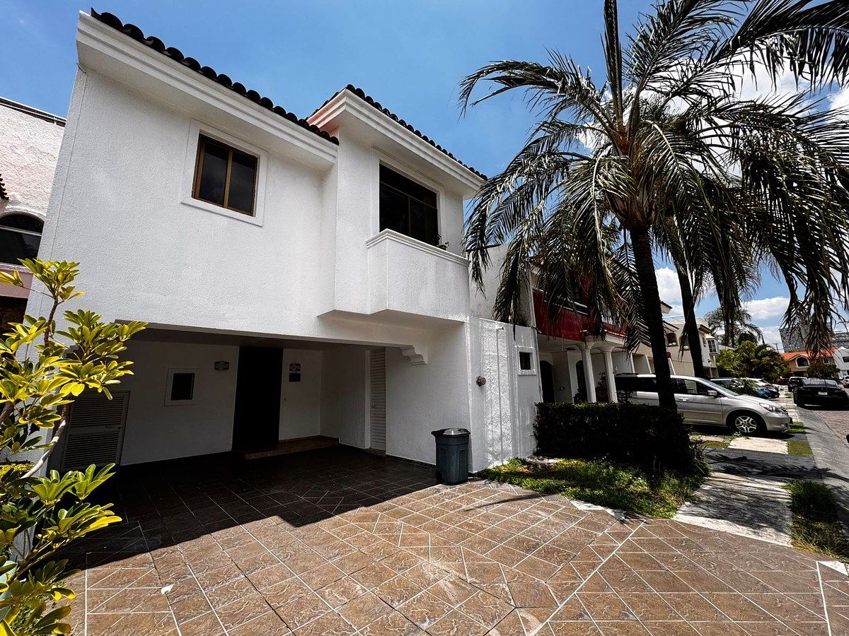 Casa en Parque de La Castellana, Zapopan, foto 2 de 27