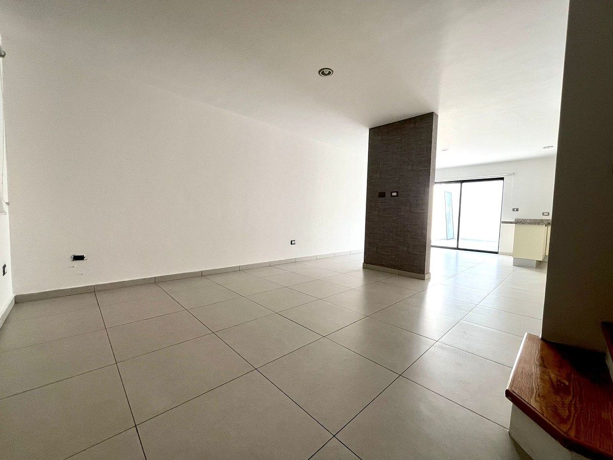 Casa em Dominio Cumbres, García, foto 3 de 21