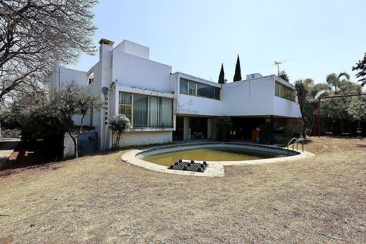 Residencia con gran terreno para remodelar en Av. de las Fuentes – Pedregal, foto 1 de 19