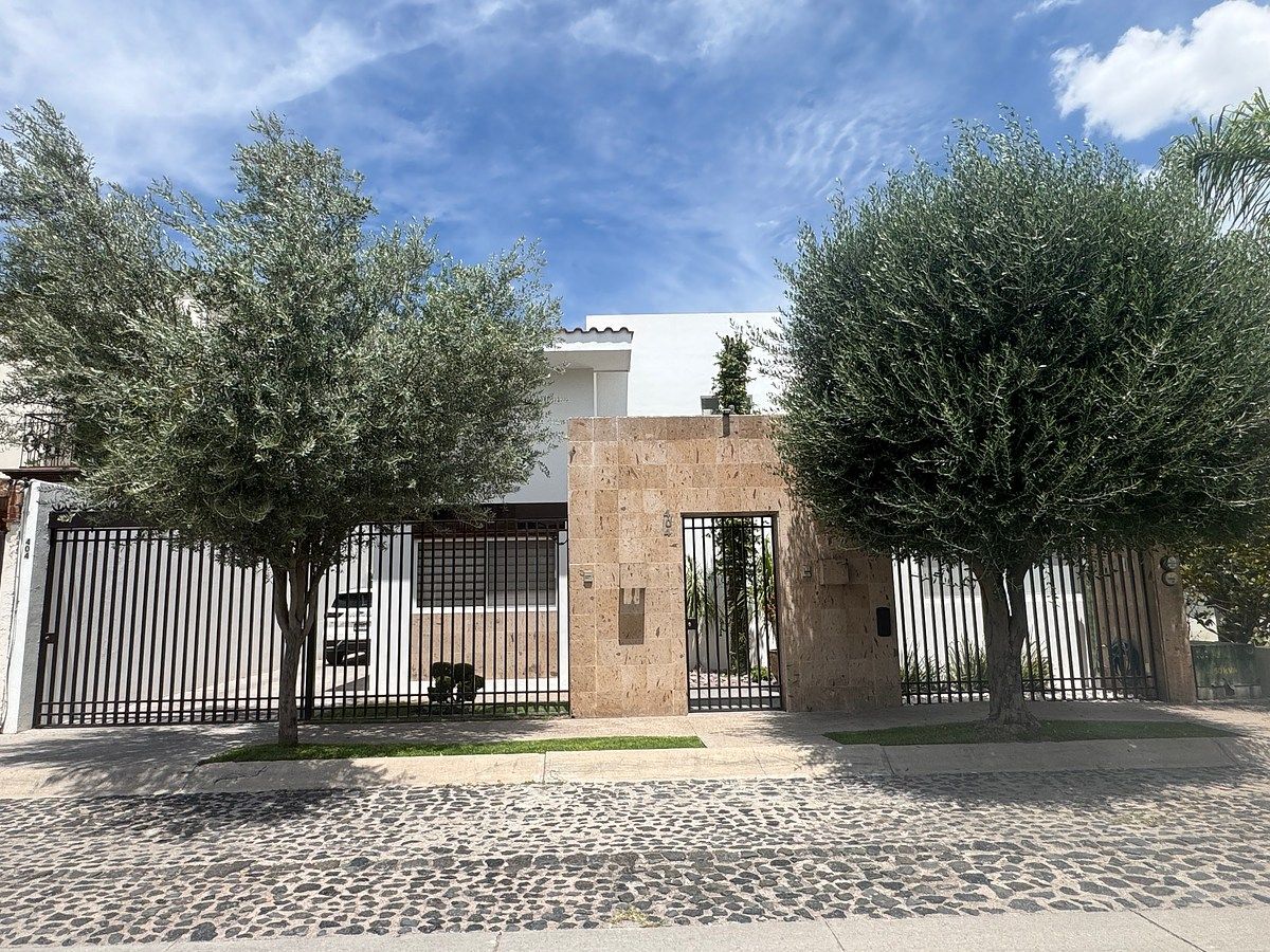 Casa en venta al norte de Aguascalientes en el Campestre Inglés, foto 1 de 49