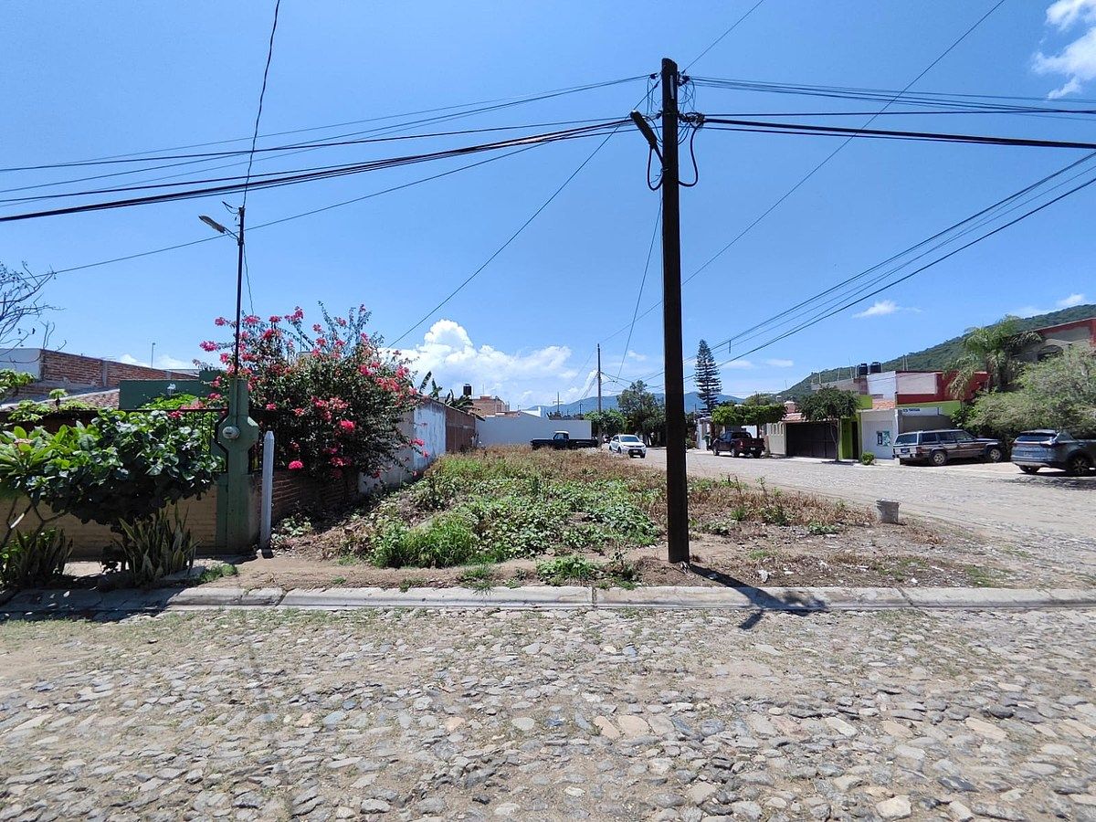 Corner lot in Huitzilacate Colony, photo 1 of 5
