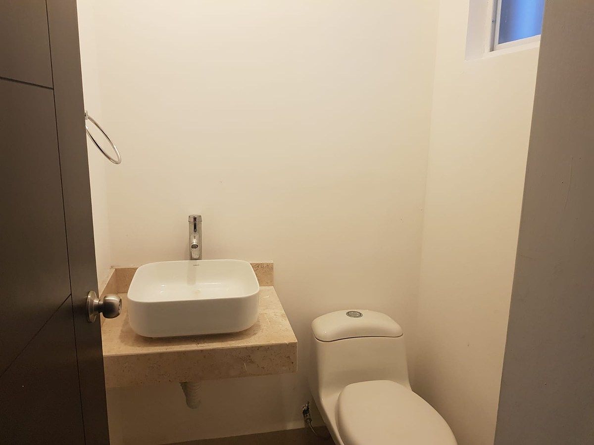 Medio baño Planta Baja, foto 5 de 24