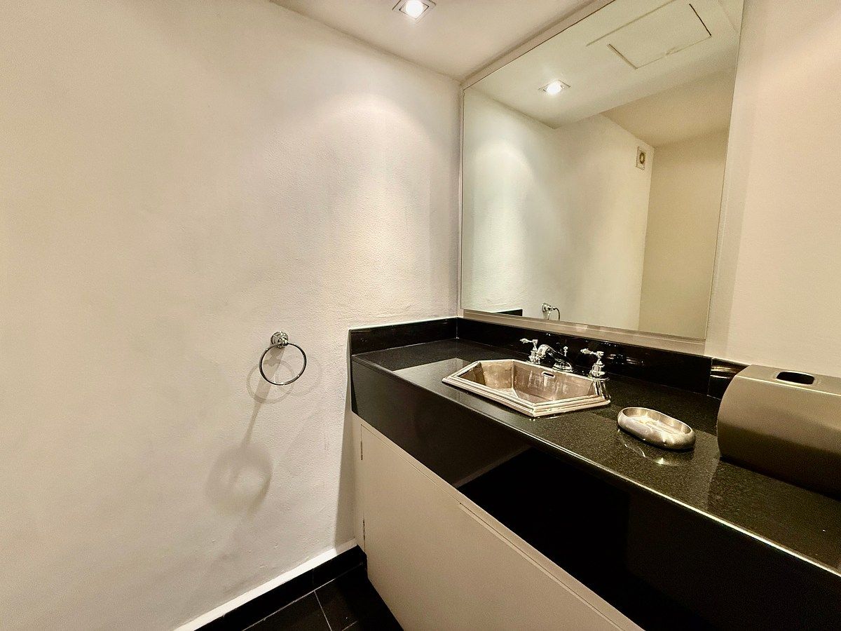 Baño de visitas, foto 8 de 18